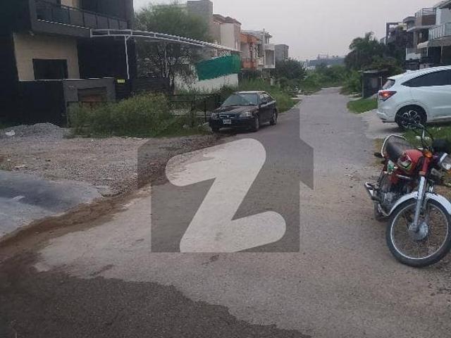 Top Location 14 Marla Plot For Sale In Sector D 12