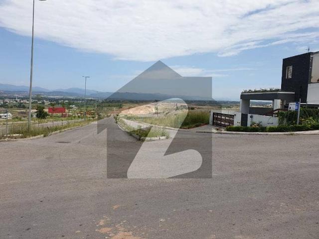 Top Location, St 1 6 Marla Commercial Plot for Sale
