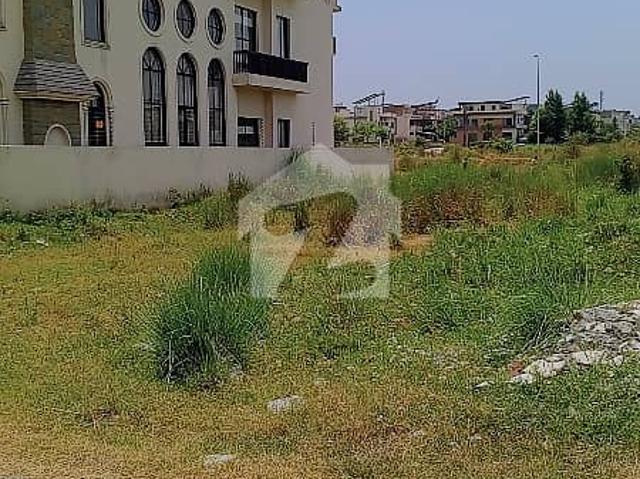 Top Location Plot For Sale Near to Markaz