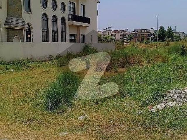 Top Location Plot For Sale Near to Markaz