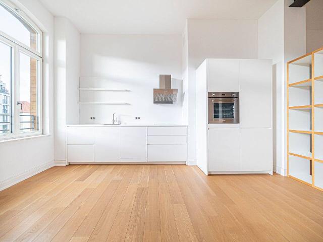 ? Top Lage zw. Senefelder & Kollwitzpl: Historisches 3 Zi Loft mit EBK, Gäste WC, Balkon & Aufzug