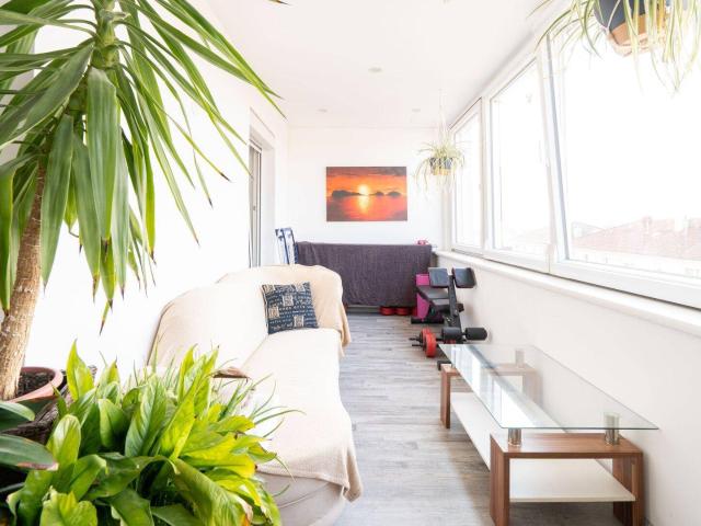 Top Lage in Traun: Helle 2 Zimmer Wohnung mit Wohlfühl Loggia