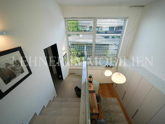 TOP LAGE NÄHE SCHLOSS ST. MARTIN LOFT REIHENHAUS MIT PRIVATGARTEN UND GRÜNBLICK
