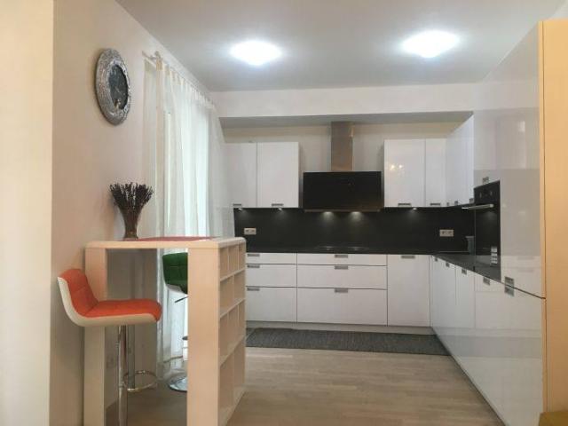 TOP möblierte großzügige 3 Zi. Wohnung mit 2 Bädern, offener moderner Küche, am Oberwiesenfeld