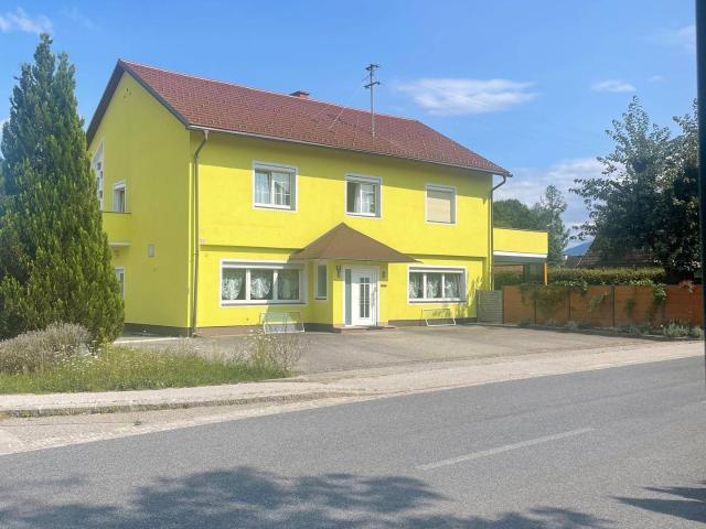 Von Privat, top modernisiertes, Ein Zweifamilienhaus, voll unterkellert, Nähe Klagenfurt
