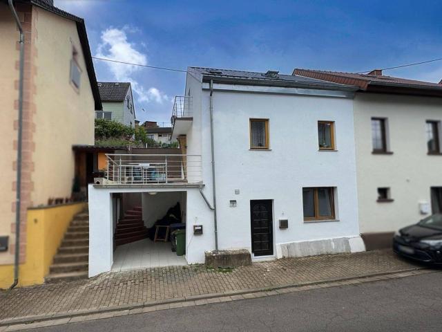 Top modernisiertes Zweifamilienhaus mit Einliegerwohnung in ruhiger Wohnlage von Saarhölzbach