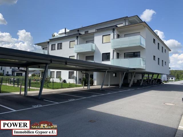 TOP: Neuwertige 3 Zimmer Wohnung mit großen Balkon & Carport!