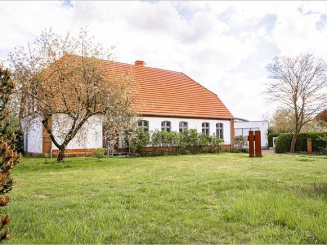 TOP SANIERT und PROVISIONSFREI ! Vielfältig nutzbares historisches Gebäude mit modernem Werkstattgebäude