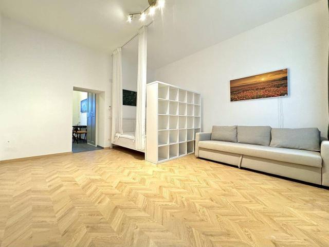 FRÜHLINGSAKTION MIT PREISREDUKTION! Top saniert I Nachbarwohnung ebenfalls verfügbar I inkl. Küche I U Bahn Nähe I hohe Decken I