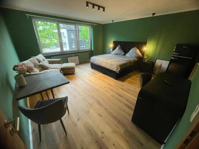 Top saniertes und möbliertes 1 Zimmer Apartment in Wersten