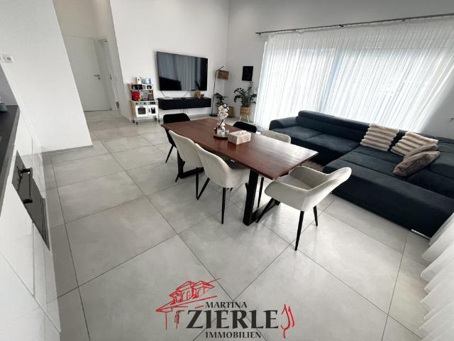 Top Preis! Fast neu! 3,5 Zi. Wohnung, neuwertig, exkl. Ausstattung, KFW 70, FBH, sehr großer Balkon