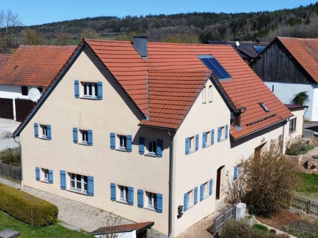 Top renoviertes Bauernhaus mit Scheune und schönem Bauerngarten