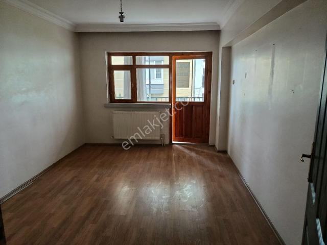 Topçu Mah 3 +1 Dogu Güney Batı Cepheli Daire
