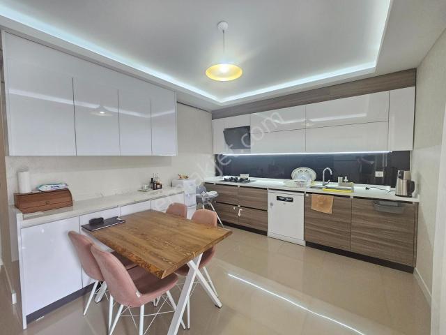 Topçu Mahallesinde Merkezi Konumda Geniş Satılık 3+1 Daire