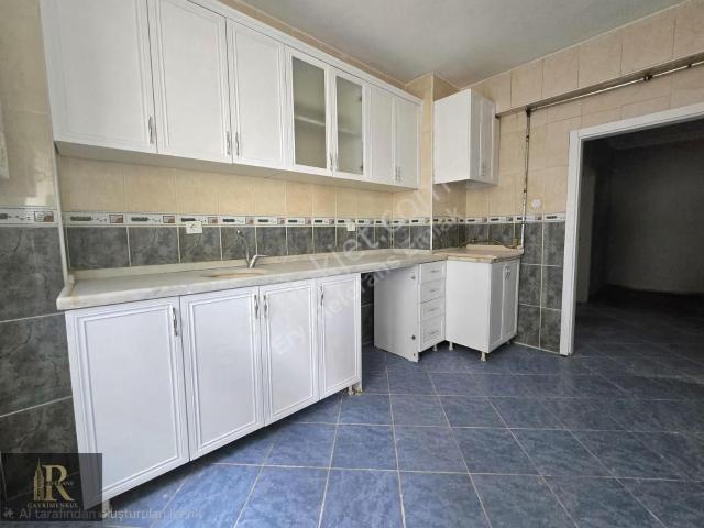 Topçu'da Merkezi Konum 14 Cadde Yakını Boş Kiralık 3+1 Daire