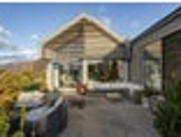 Top Views and Sustainable Living in Gibbston