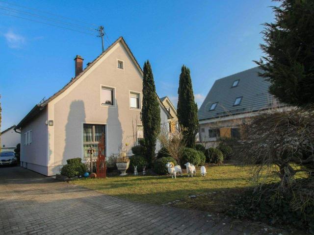 Top Zustand Modernisiertes Zweifamilienhaus mit Außenwanddämmung, Garten, Garage, Balkon, Keller
