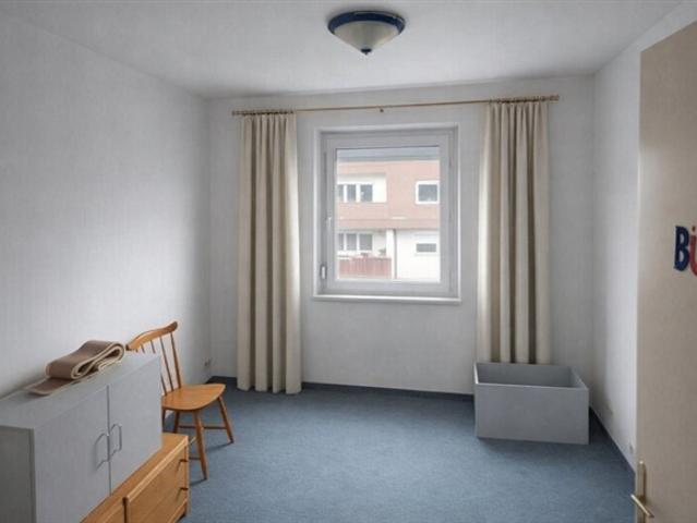 Dachgeschosswohnung mit Loggia und Stellplatz — 3 Zimmer, sofort beziehbar