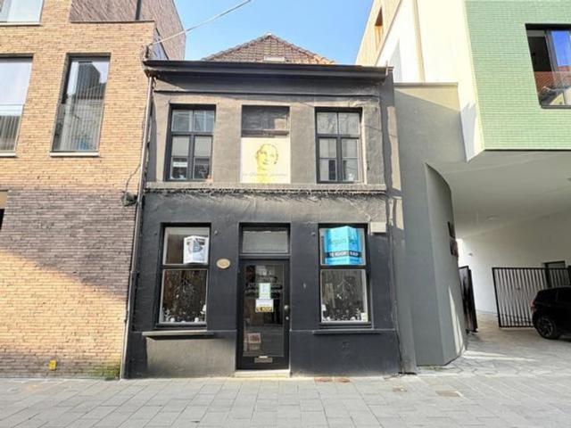 TOPGELEGEN CHARMANTE WONING/HANDELSPAND MET 2SLK EN TERRAS