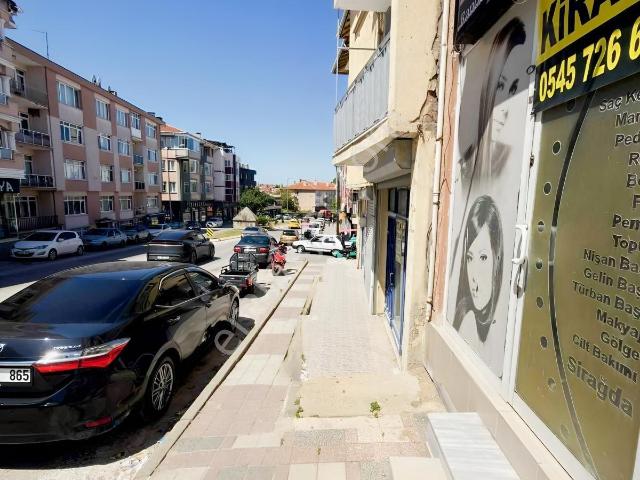 Tophane Bayırı Çarşıya Yakın İş Yeri