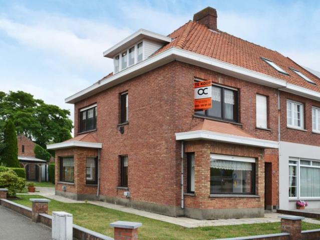 TOPINVESTERING! Te renoveren halfopen bebouwing met ru.