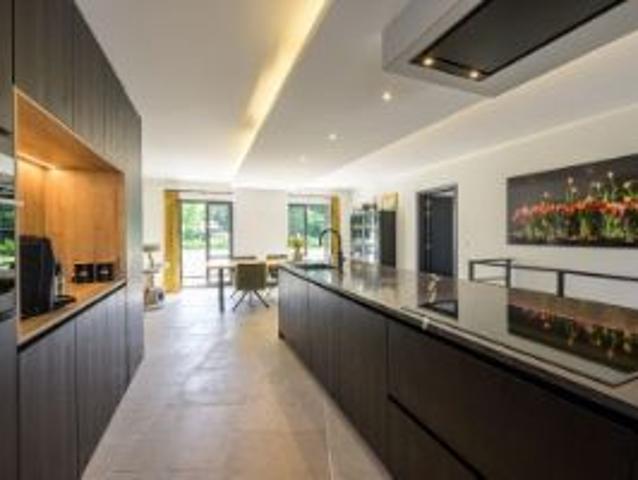 Topklasse villa met 4 slpks op perceel van 2.300 m² gelegen