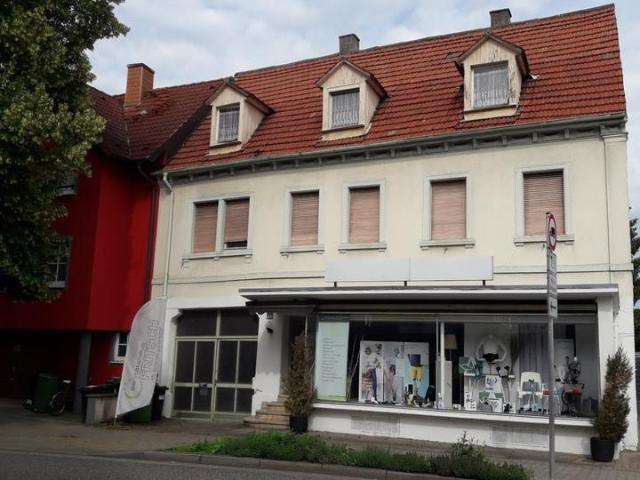 Toplage Älteres Haus in der Ortsmitte Untergrombach