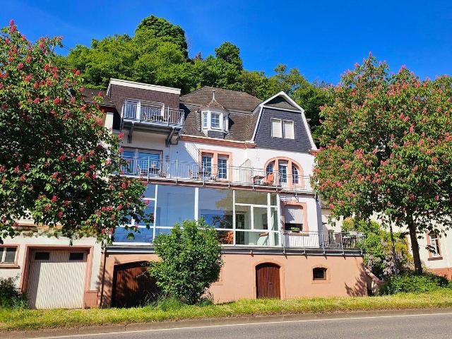 Toplage an der Mosel: Gepflegtes Wohn und Ferienhaus mit 4 Apartments und Betreiberwohnung