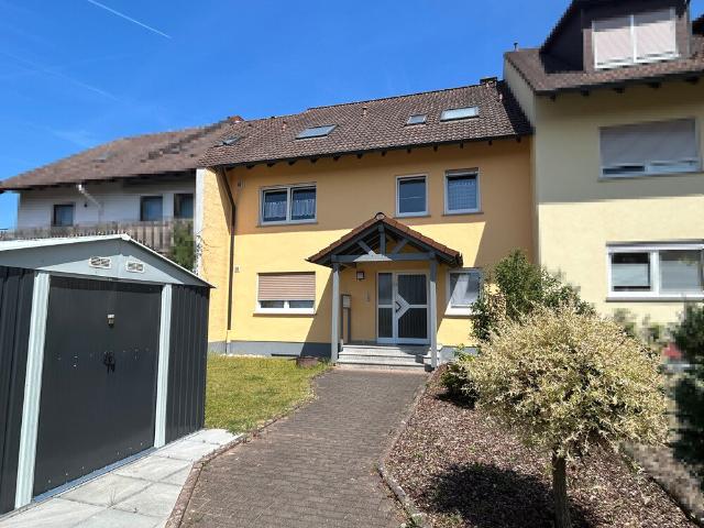 Toplage. Gepflegtes Wohnhaus mit 3 abgeschlossenen Wohnungen!