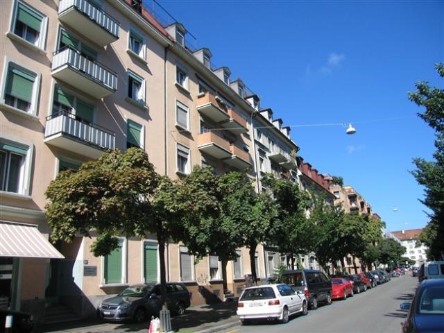 Toplage Zürich Stilvolle 2 Zimmer Wohnung mit Parkett & Balkon