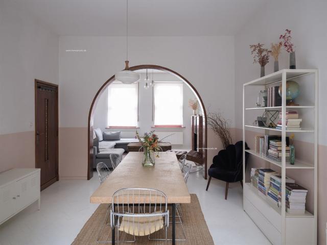 Topligging, omgeving Visserij, karaktervol 2 slpk appartement met buitenruimte en originele elementen in een even karaktervol ge