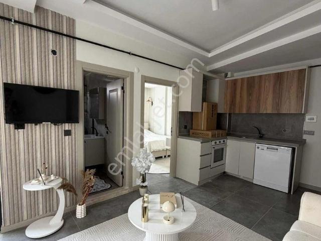 Toplu Konut Bulvarının Dibinde Lüks Eşyalı Satılık 1+1 Daire