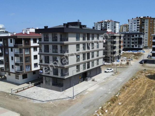Toplu Konut Bulvarına Cephe 1+1 Satılık Daire