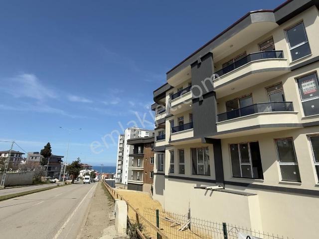 Toplu Konut Bulvarına Cephe | Remax Rahşan Çam'dan Satılık 1+1
