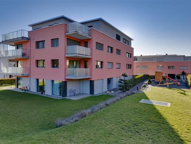 Topmodernes Wohnen mit Gartensitzplatz und Feldaussicht