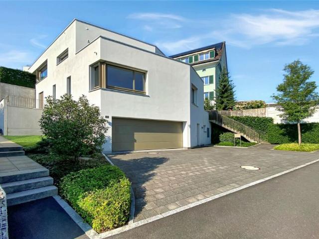 Topmodernes, hochwertiges Einfamilienhaus mit traumhafter Sicht auf den Zugersee