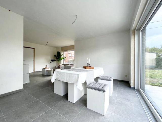 Topper! Prachtige, lichtrijke woning met zonnige tuin!