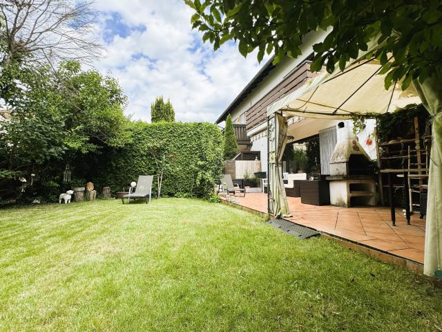 DHH MIT CA.187 m² Wfl. inkl. EINLIEGERWOHNUNG ENERGIEAUSWEIS C UND SCHÖNEM GARTEN