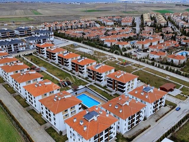 Toprak Emlak'tan Aile Yaşamına Uygun /havuzlu/140m2/ Satılık 3+1
