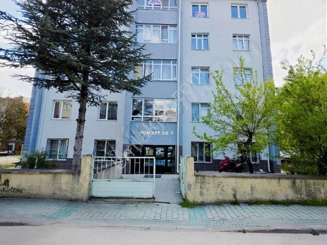 Toprak Emlaktan Ssk Bloklarında Kiralık 3+1 Daire