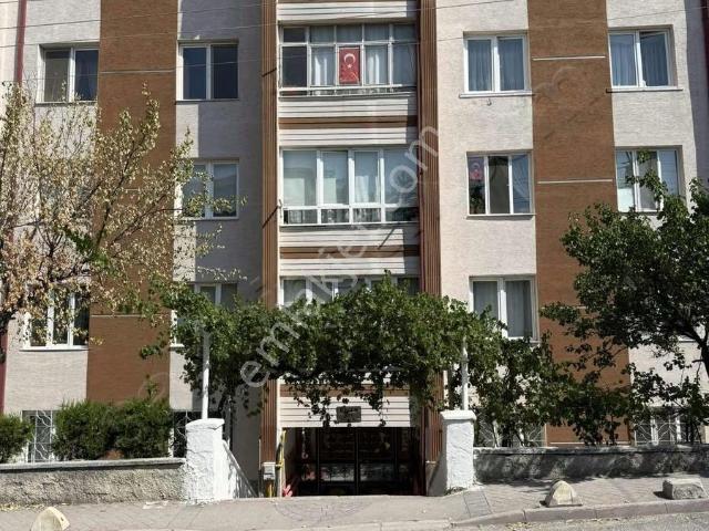 Toprak Emlaktan Uluönder Mah. Ssk Bloklarında Eşyalı Kiralık 2+1