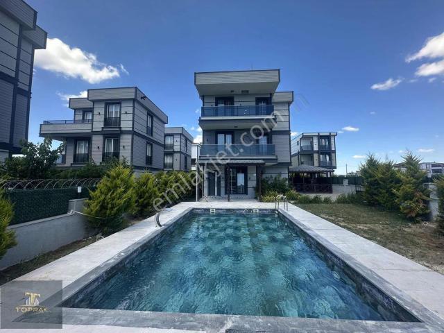 Toprak İnşaat Havuzlu İskanlı Lüks Villa