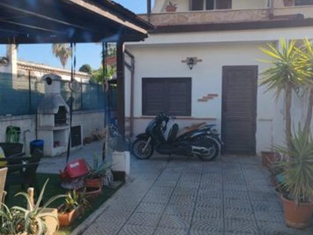 TORVAIANICA ALTA RM Villino trilocale in quadrifamiliare 2 livelli