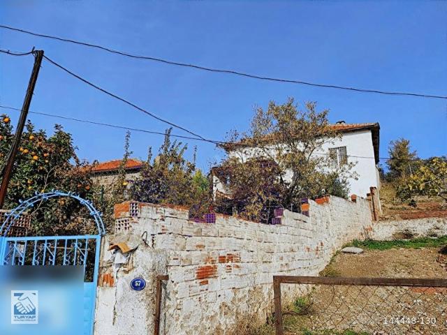 Torbalı Dağkızılca'da Satılık 260m2 İçerisinde 2+1 Köy Evi