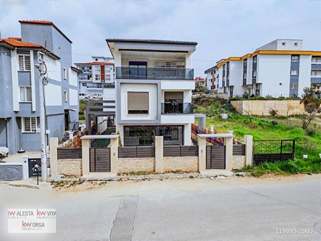 Torbalıda Satılık Tripleks Villa