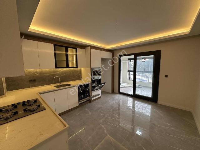 Torbalı Mah. 3+1 170m² 2 Adet Klima 5'li Ankastre İzban Dibii