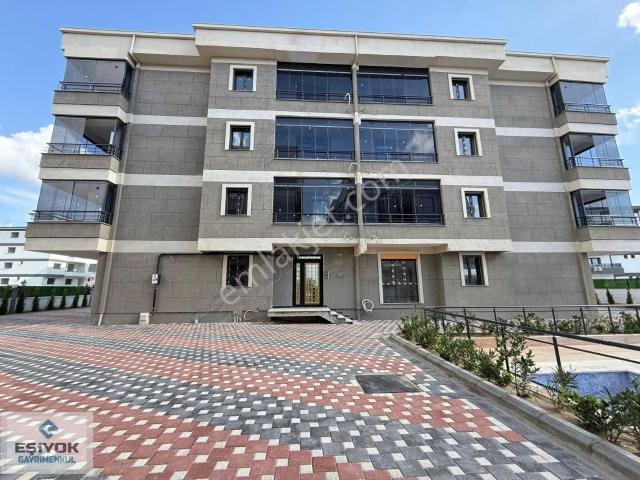 Torbalı'nın En Güzel Konumda Satılık Site İçerisinde Güvenlikli