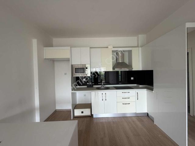 Torbalı Yedieylül Mah Havuzlu Sitede Satılık 1+1 Ara Kat Daire