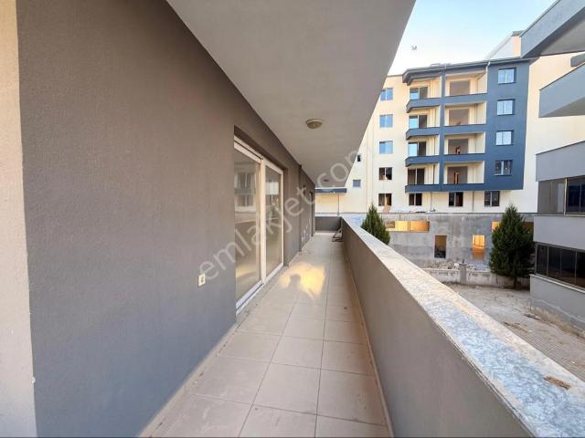 Torbalı Yemişlik'te Geniş Balkonlu Site İçi İzmir aydın Caddesi Yakını Kiralık 2+1 Daire