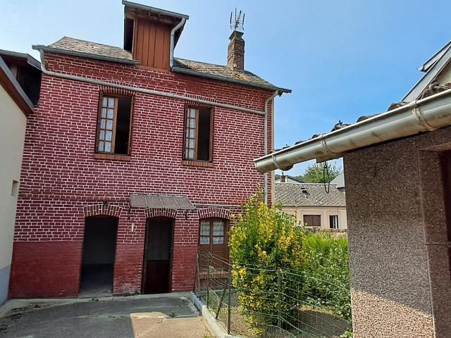 TORCY LE PETIT MAISON DE VILLAGE AVEC JARDIN ET GARAGE